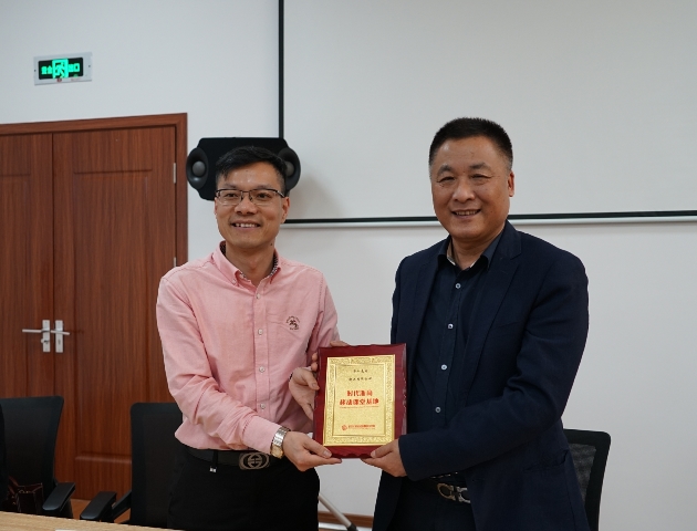 1555913498626456.jpg 浙商精董班世界義商總會(huì)走進(jìn)華燦光電-4.jpg